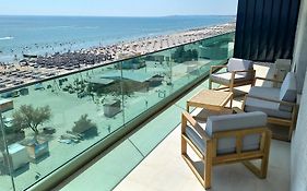 Luxury Promenada Apartment - Frontal Beachfront Mamaia Nord