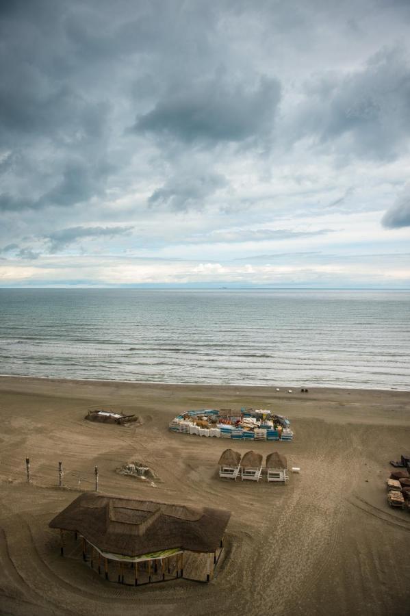 Luxury Promenada Apartment - Frontal Beachfront Mamaia Nord Năvodari Exterior foto
