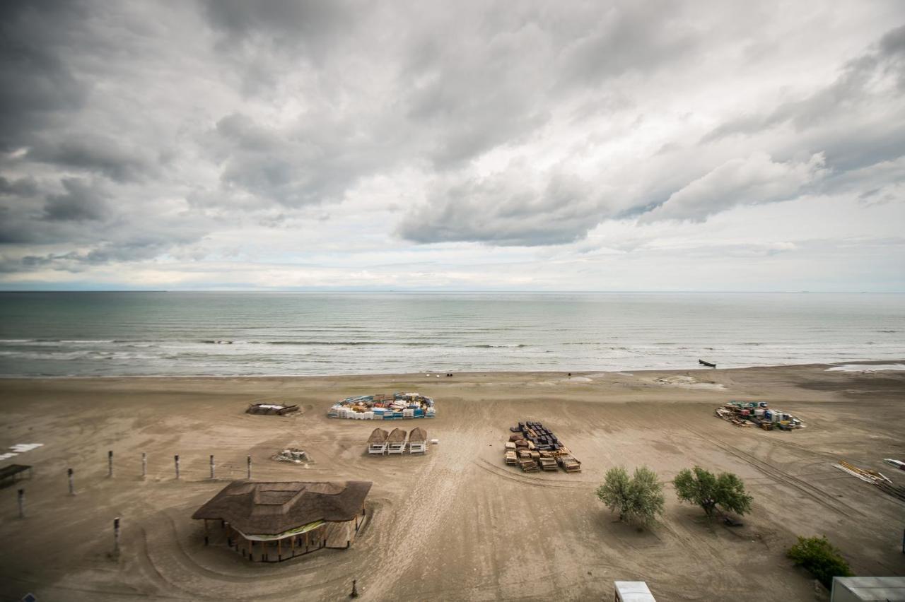 Luxury Promenada Apartment - Frontal Beachfront Mamaia Nord Năvodari Exterior foto